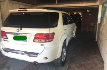 Selling White Toyota Fortuner 2006 Automatic Gasoline in Marikina