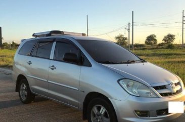 Selling 2nd Hand Toyota Innova 2005 Manual Diesel at 100000 km in Biñan