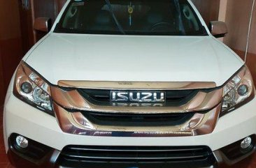 Selling White Isuzu Mu-X 2015 Automatic Diesel for sale