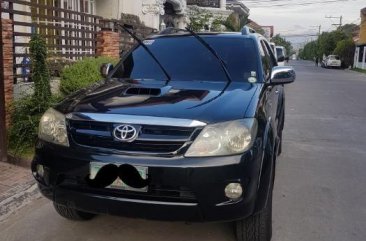 Selling 2nd Hand Toyota Fortuner 2005 Automatic Diesel at 104222 km in Parañaque