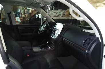 Selling 2nd Hand Toyota Land Cruiser 2018 Automatic Diesel at 8000 km in Manila