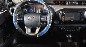 Selling White Toyota Hilux 2016 at 8800 km in Quezon City