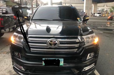 Selling 2nd Hand Toyota Land Cruiser 2012 in Pasig