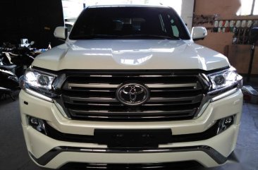 Selling 2nd Hand Toyota Land Cruiser 2018 Automatic Diesel at 8000 km in Manila