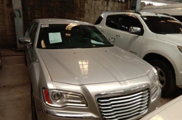 Selling 2013 Chrysler 300c in Quezon City