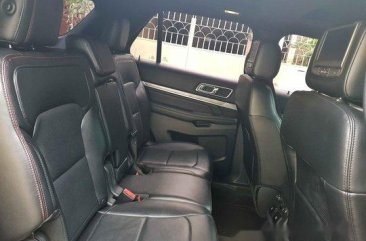 Selling Black Ford Explorer 2017 Automatic Gasoline at 20000 km 