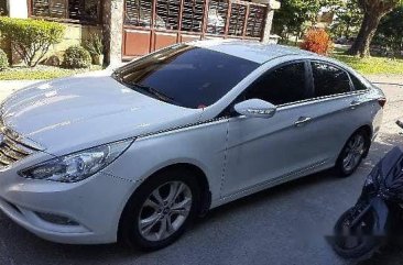 White Hyundai Sonata 2010 at 62200 km for sale in Angeles