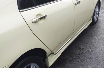 White Toyota Altis 2005 for sale in Manila