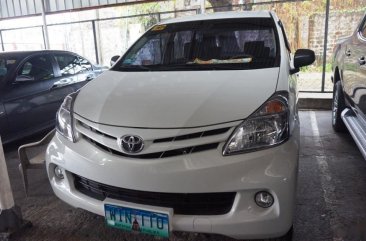 Selling White Toyota Avanza 2014 in Manila