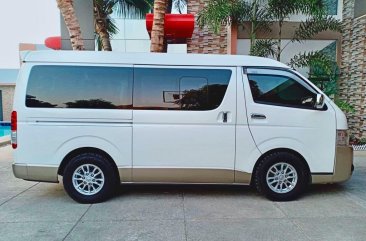 Selling White Toyota Grandia 2017 Van Automatic Diesel at 37000 km in San Carlos