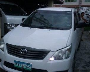 White Toyota Innova 2013 for sale in Tarlac 