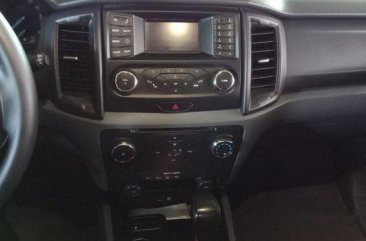 Selling Black Ford Everest 2018 in Lapu-Lapu