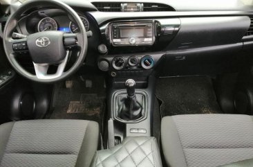 Selling 2nd Hand Toyota Hilux 2016 Manual Diesel in Angeles