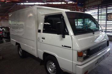 Selling White Mitsubishi L300 2007 in Manila