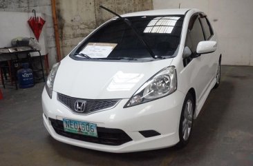 Selling White Honda Jazz 2009 Hatchback Automatic Gasoline in Manila