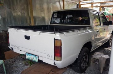 White Nissan Frontier 2010 at 70000 km for sale