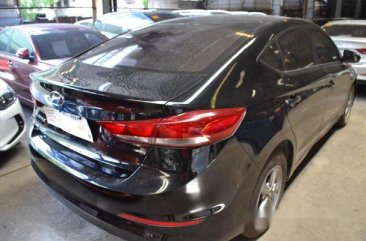 Black Hyundai Elantra 2017 at 25000 km for sale