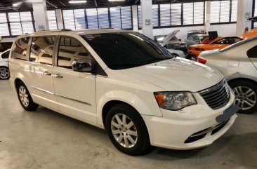 Selling Chrysler Town And Country 2013 Automatic Gasoline in Makati