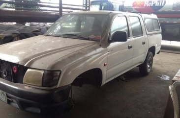 Toyota Hilux 2003 Manual Diesel for sale in Meycauayan