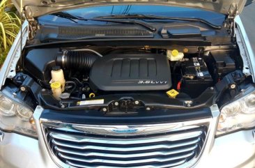 2nd Hand Chrysler Town And Country 2012 at 42000 km for sale