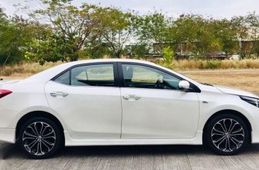 Pearl White Toyota Corolla Altis 2014 Automatic Gasoline for sale in Baguio