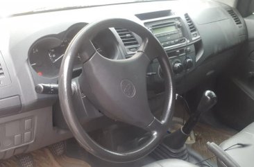 2nd Hand Toyota Hilux 2013 at 96468 km for sale