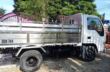 Selling 2nd Hand Isuzu Elf in Calumpit