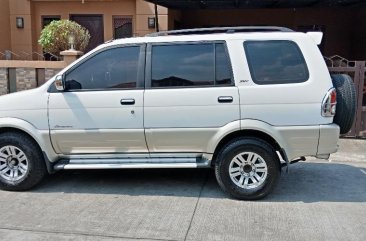 2nd Hand Isuzu Crosswind 2010 at 100000 km for sale