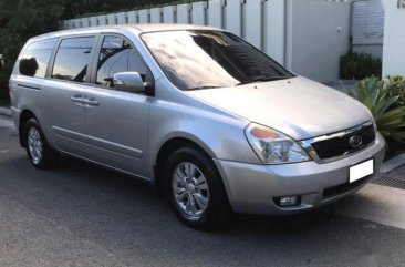 2nd Hand Kia Carnival 2012 at 30000 km for sale