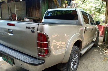 Selling Used Toyota Hilux 2011 in Legazpi