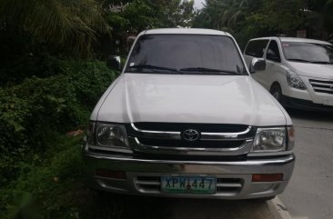 Toyota Hilux 2004 Manual Diesel for sale in Surigao City