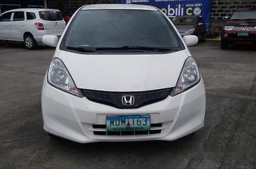 Selling White Honda Jazz 2013 in Manila