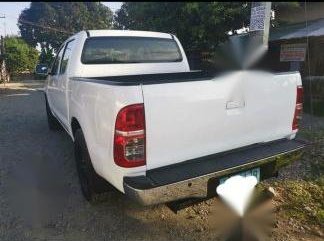 Selling Toyota Hilux 2012 Manual Diesel in Rizal