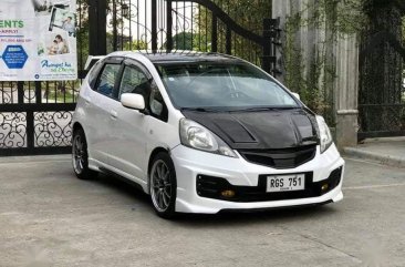 White Honda Jazz 2009 Hatchback Automatic Gasoline for sale in Manila