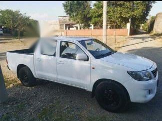 Selling Toyota Hilux 2012 Manual Diesel in Rizal