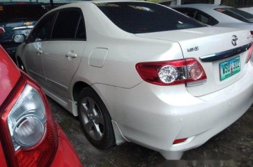 Selling White Toyota Corolla Altis 2013 in Makati