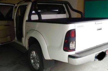 Sell White 2014 Toyota Hilux at 63953 km 