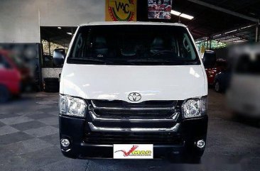 Sell White 2016 Toyota Hiace at 32000 km 