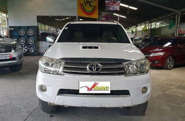 Selling White Toyota Fortuner 2010 Automatic Diesel at 118000 km 