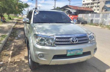 Selling Used Toyota Fortuner 2009 in Mandaue