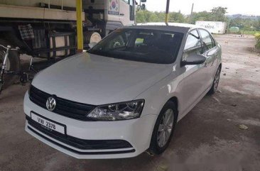 White Volkswagen Jetta 2017 at 10000 km for sale