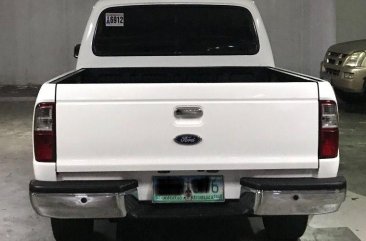 Sell White 2006 Ford Trekker in San Juan