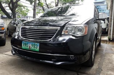 Selling 2nd Hand Chrysler Town And Country 2013 in Makati