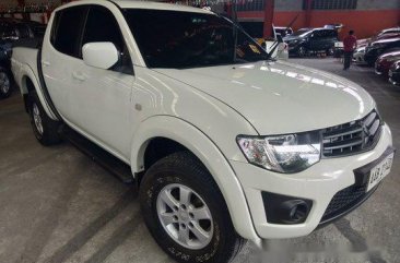 Selling White Mitsubishi Strada 2014 Automatic Diesel 