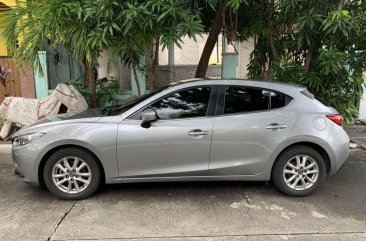 Selling Silver Mazda 3 2016 in Manila