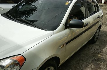 White Hyundai Accent 2010 at 150000 km for sale