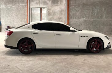 White Maserati Ghibli 2016 Sedan at 10000 km for sale