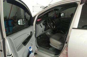 Selling Toyota Innova 2005 Manual Diesel in Lipa