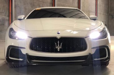 White Maserati Ghibli 2016 Sedan at 10000 km for sale