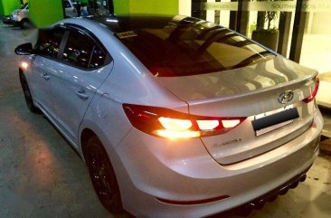 Selling Silver Hyundai Elantra 2017 in Dasmariñas